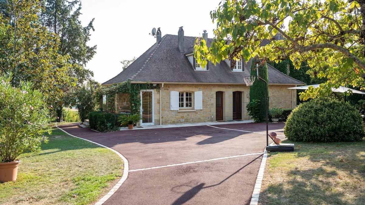 Velines Villa | Villa in Velines with Garden and Wine Tours