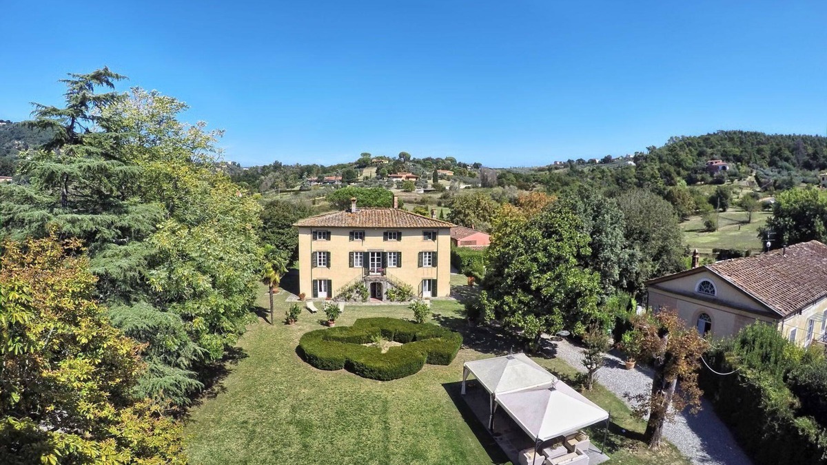 Lucca Villa | Villa in San Concordio Di Moriano with 10 bedrooms sleeps 20
