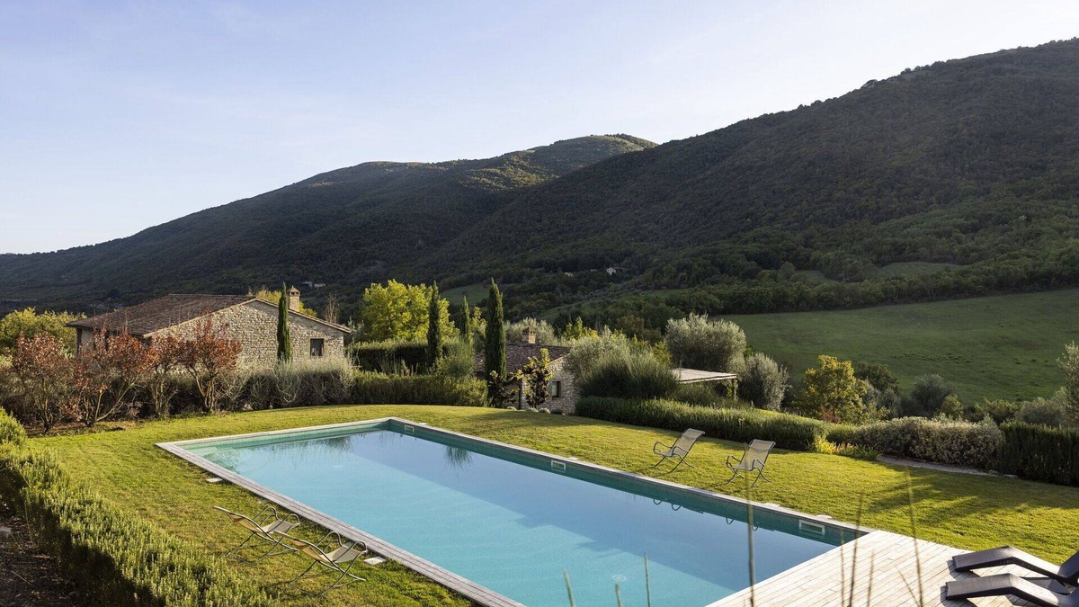 Montelovesco Villa | Villa in San Giovanni Del Pantano with 6 bedrooms sleeps 12
