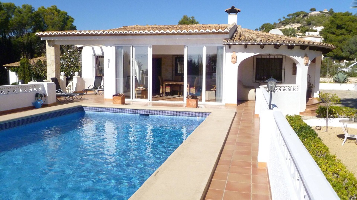 La Empedrola House | Villa Jeanettenvilla with private swimmingpool, airconditioning, WiFi