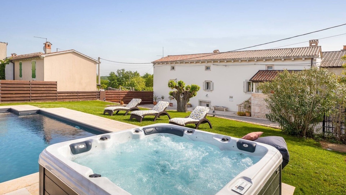 Visnjan Villa | Villa Jona - Lovely villa with private pool, playroom and outdoor playground for kids