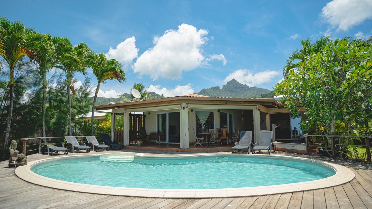 Papeto'ai Villa | Villa Julietta Beach by ENJOY VILLAS MOOREA, lagoon villa with swimming pool