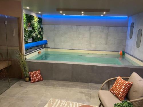 La Foret-Fouesnant Villa | Villa Kerleven- 150m plage - Spa intérieur-piscine