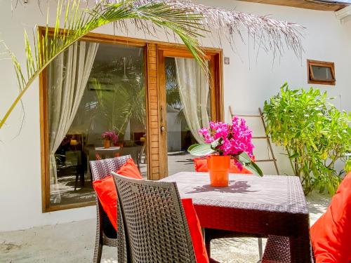 Thulusdhoo Island House | Villa Kudì Maldives Guest House Thulusdhoo
