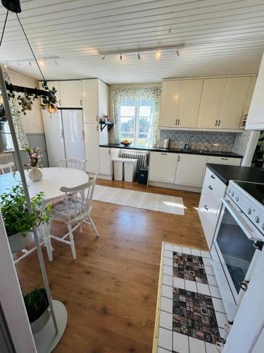 Ulricehamn House | Villa Kunterbunt