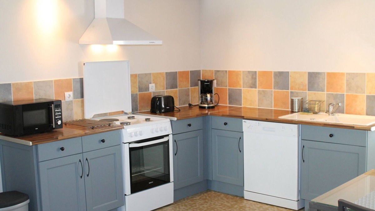 Lesigny House | Villa Lésigny - Vienne, 2 bedrooms, 4 persons