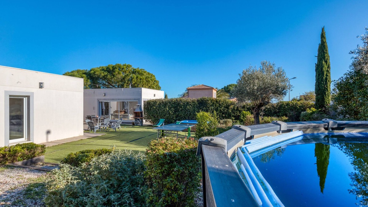 Alignan-du-Vent Villa | Villa 'L'Atrium' with Private Pool, Wi-Fi and Air Conditioning