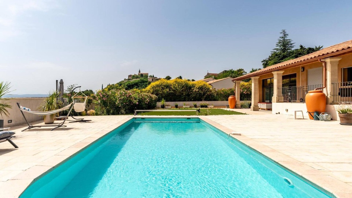 Crillon-le-Brave Villa | Villa 'L'ecrin Du Ventoux' with Mountain View, Wi-Fi and Air Conditioning