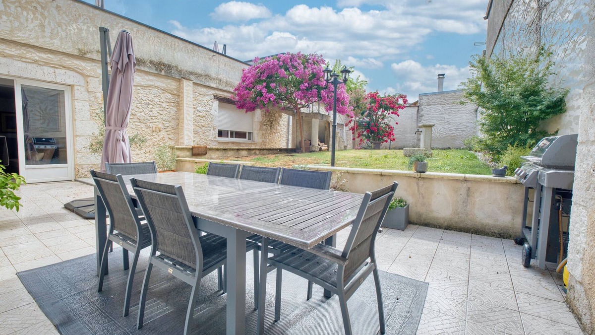 Eymet Villa | Villa L’Envie d’Eymet – Garden, private terraces, Wi-Fi, BBQ, ideal for families & remote work