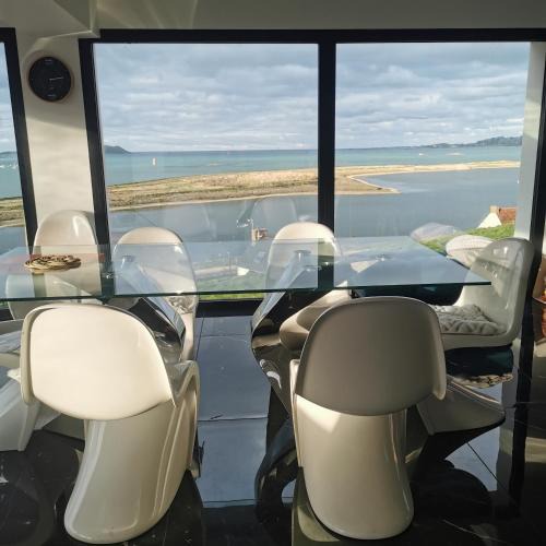 Louannec Villa | Villa l'hermine Vue mer exceptionnelle, prestation luxe contemporaine avec cinema et spa, borne voit électrique