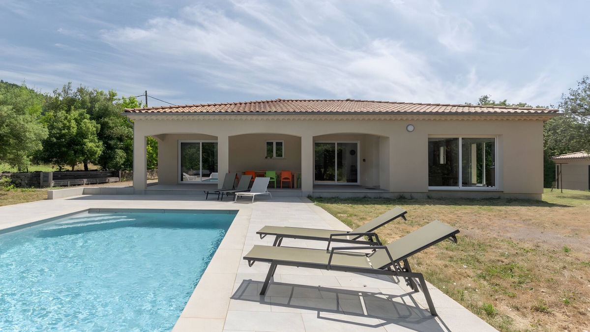 Les Salelles Villa | Villa 'La Barbière' with Private Pool, Wi-Fi and Air Conditioning