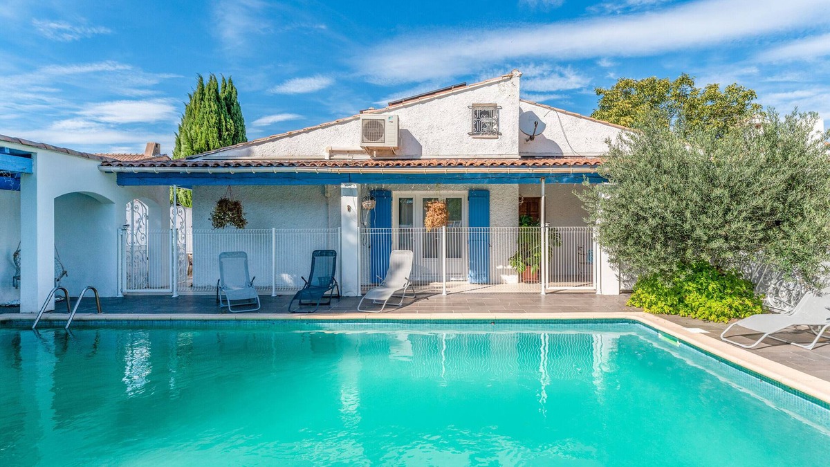 Tarascon Villa | Villa 'La Cigale' with Private Pool, Wi-Fi and Air Conditioning