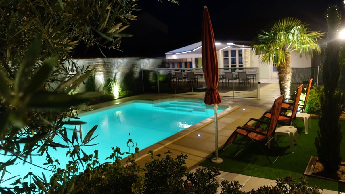 La Flotte Villa | ⭐️⭐️⭐️ Villa, La Flotte, Heated Swimming Pool till november 9 people Quiet Area.