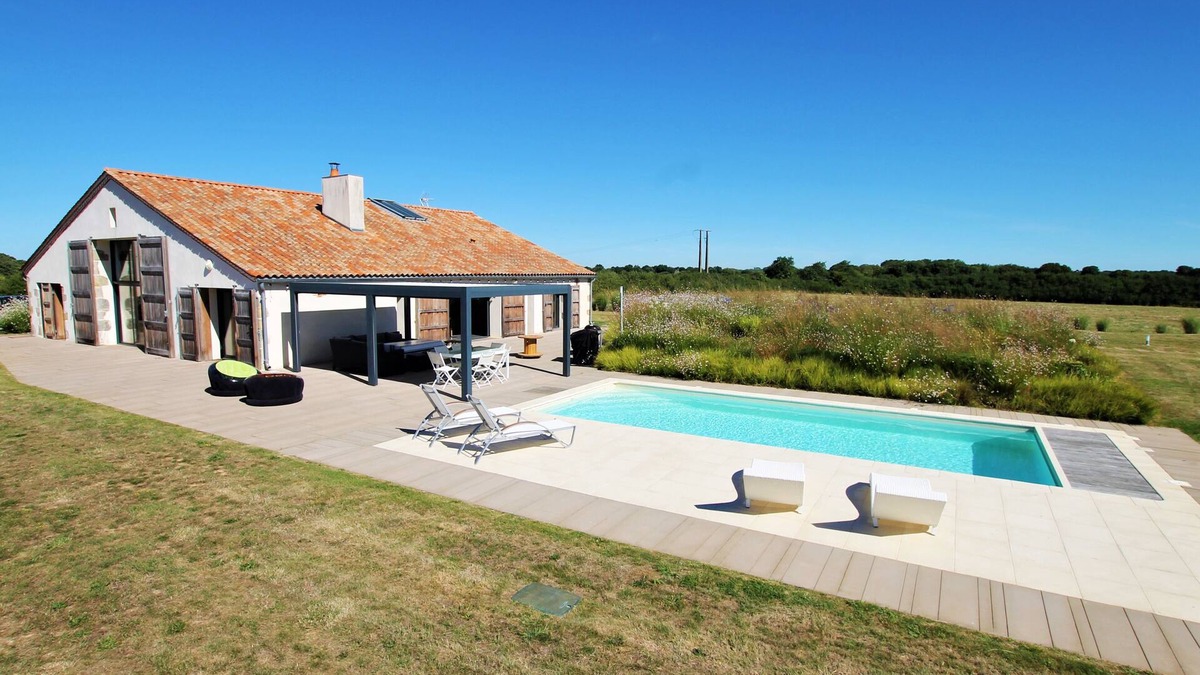 Bourgenay Villa | Villa La Grange, Large charming holiday home with 10 sleeps and heated pool