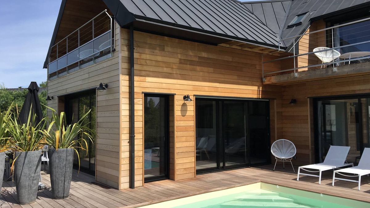 Carnac House | Villa la grande plage sleeps 8 with pool and sea view