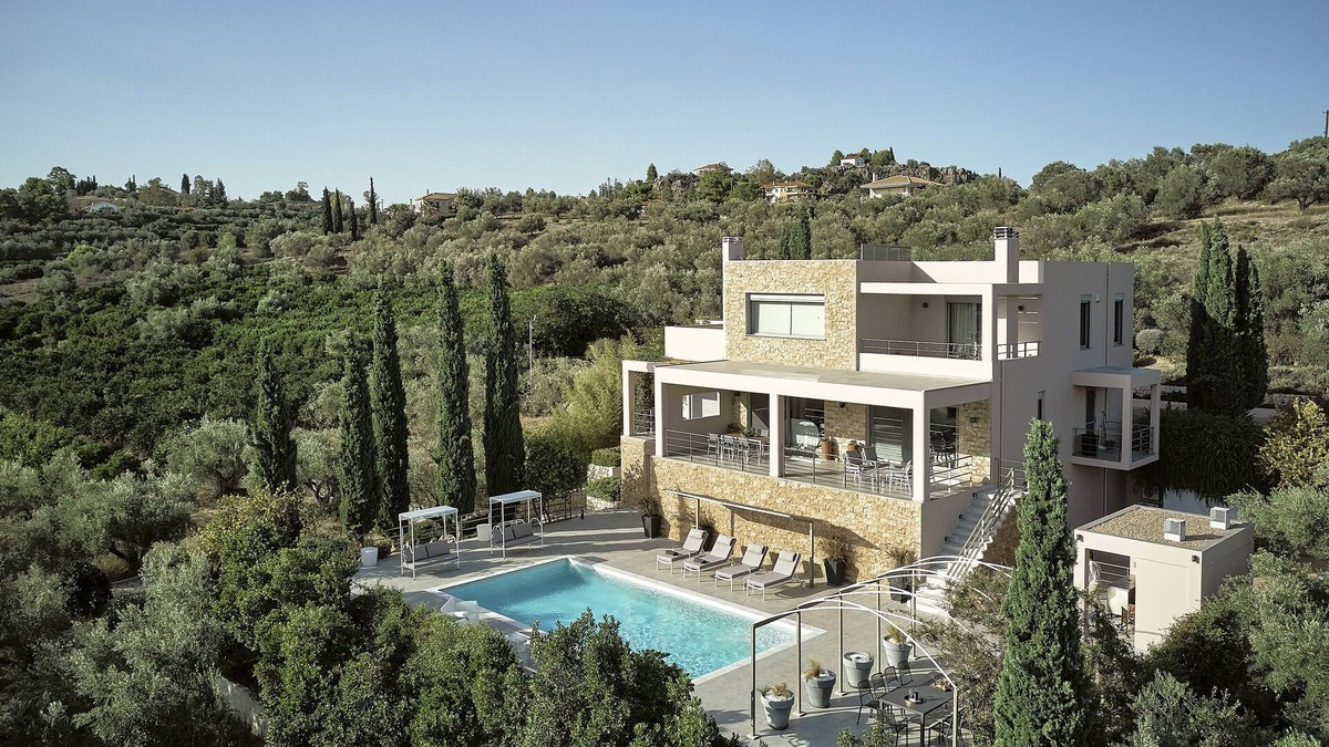 Agios Adrianos Villa | Villa La Residenza,Nafplio.Luxurious Villa with Pool,Gym & BBQ facilities!