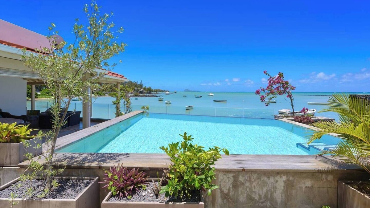 Grand Gaube House | Villa LAGON Bleu, waterfront, private pool, 4 bed