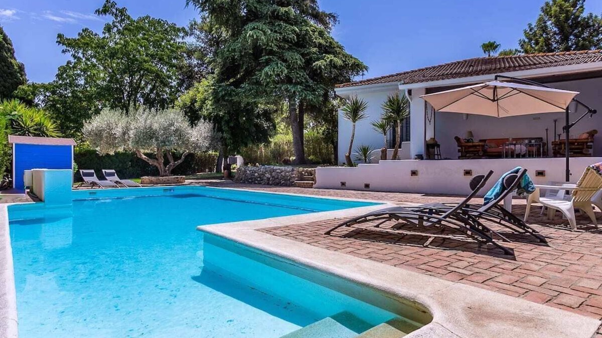 Mairena del Aljarafe Villa | Villa las Tinajas , con Encanto Andaluz