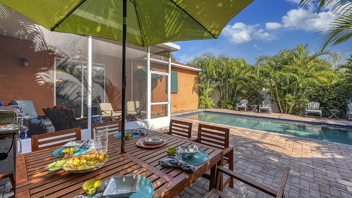 South Sarasota House | Villa Las Flores | Pet Friendly Home in Sarasota w/Private Heated Pool & Screened-In Porch