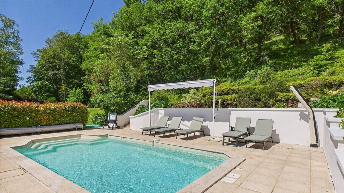 Thonac Ski Chalet | Villa “Le Roc” for 10, garden and swimming pool