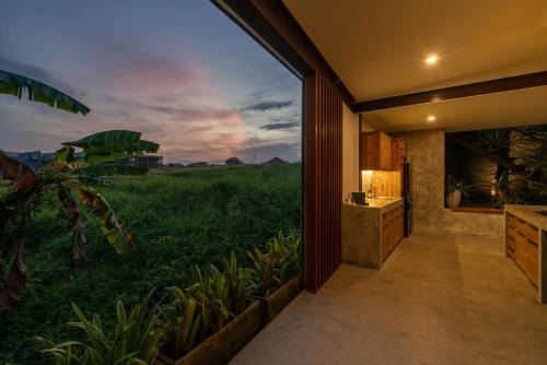 Cemagi Villa | Villa Lennon - Scenic 3BR Rice Field View with Pool, 4MIN TO BEACH!