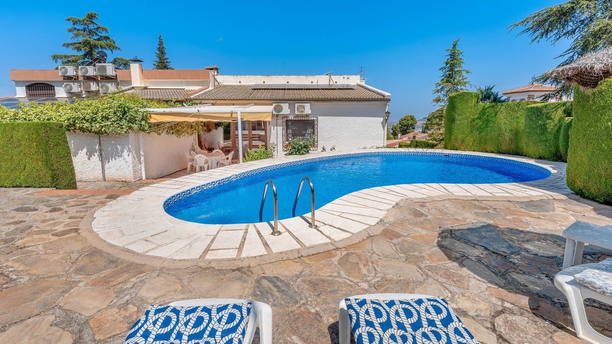 Barrio de la Vega Villa | Villa 'Leonor Con Piscina Privada' with Mountain View, Wi-Fi and Air Conditioning