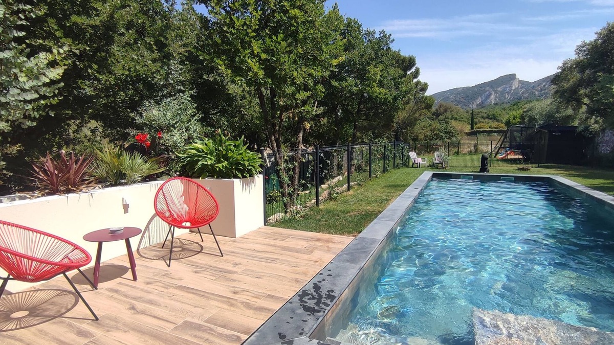 Oppede House | Villa "Les chênes" Luberon Maubec, large swimming pool.