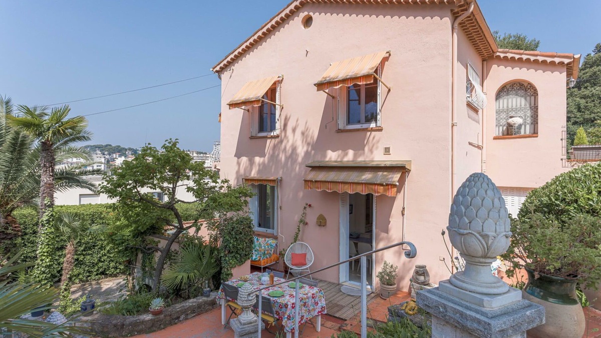 Le Cannet Villa | Villa Les Chênes Verts by Halldis