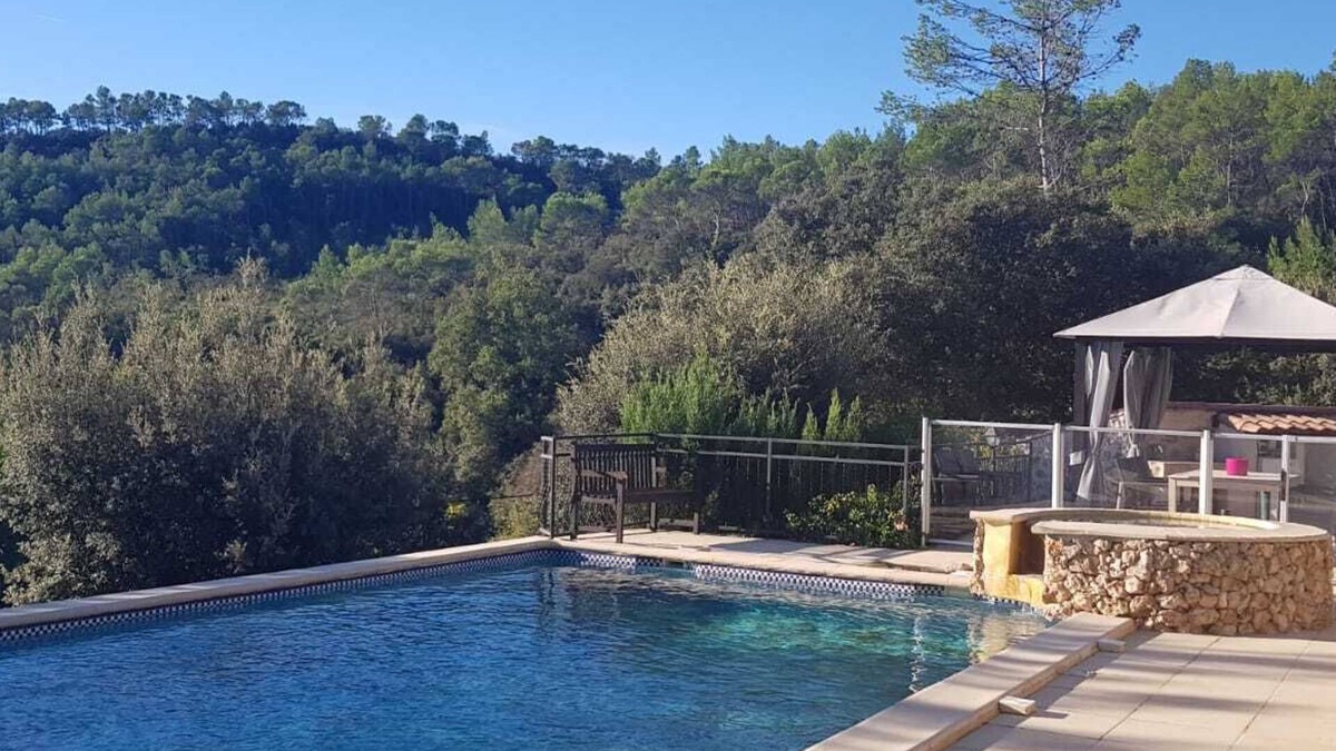 Le Thoronet Villa | Villa 'Les Chenes Verts' with Private Pool, Shared Terrace and Wi-Fi