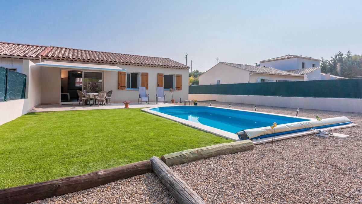 Carces Villa | Villa 'Les Coteaux Du Soleil' with Private Pool, Wi-Fi and Air Conditioning