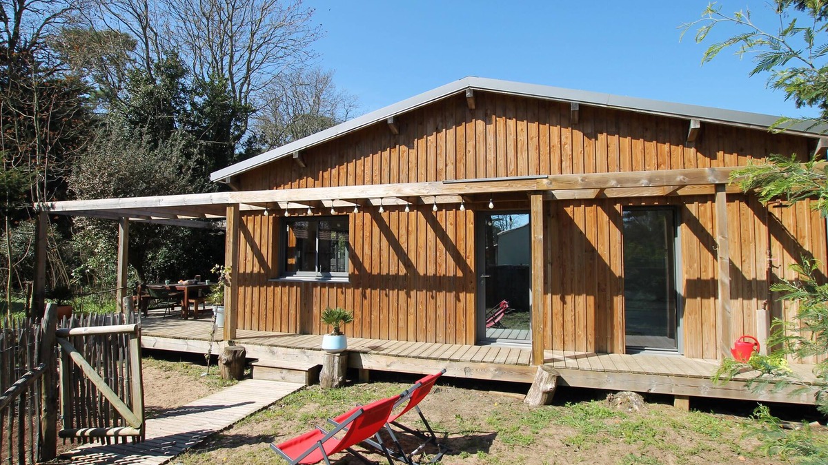 Longeville-sur-Mer House | Villa Les Hibiscus - 500m from the beach - authentic style and design for 8