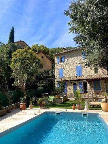 Fontaine-de-Vaucluse House | Villa les Volets Bleus an authentic house in the heart of the city center