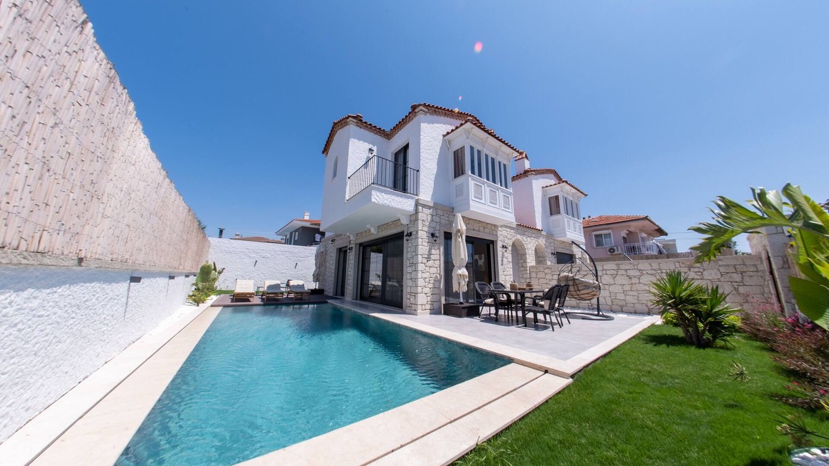 Cesme Villa | Villa Lia 1, Relaxing Design, Private pool, 350mt to the Sea
