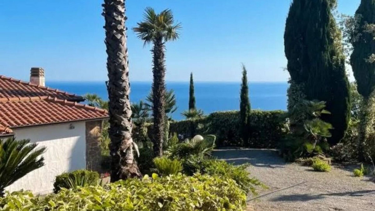 Cipressa Villa | Villa Lilli with magnificent sea view 10 minutes from the beach