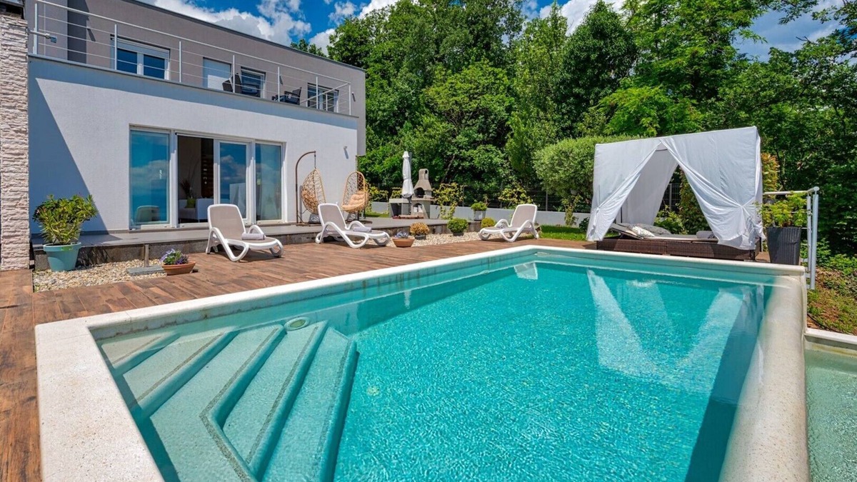 Lovran Villa | Villa LIna - beautiful villa with infinity pool near the beach