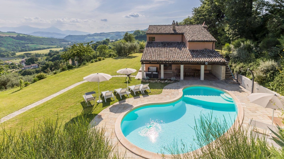 San Lorenzo in Campo Villa | Villa Linda with splendid view and swimming pool in the Marche countryside, 30 minutes from the sea