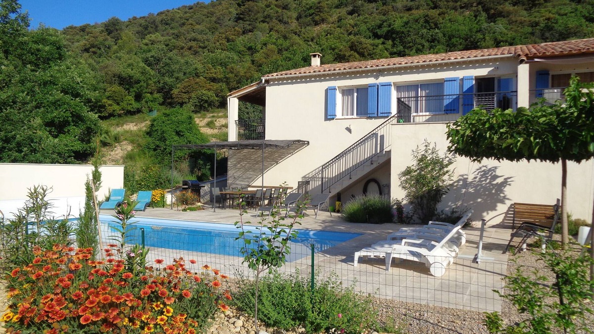 Allemagne-en-Provence Villa | Villa Loregano Provence Gorges Verdon, heated pool -airco , wifi ,14 people.