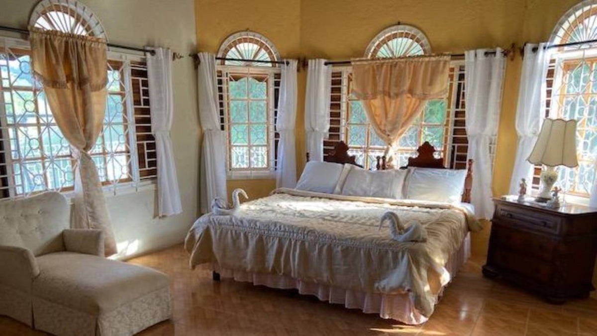Duncans Bed & Breakfast | Villa Lord Royale is close to Sumfest venue in Montego Bay.