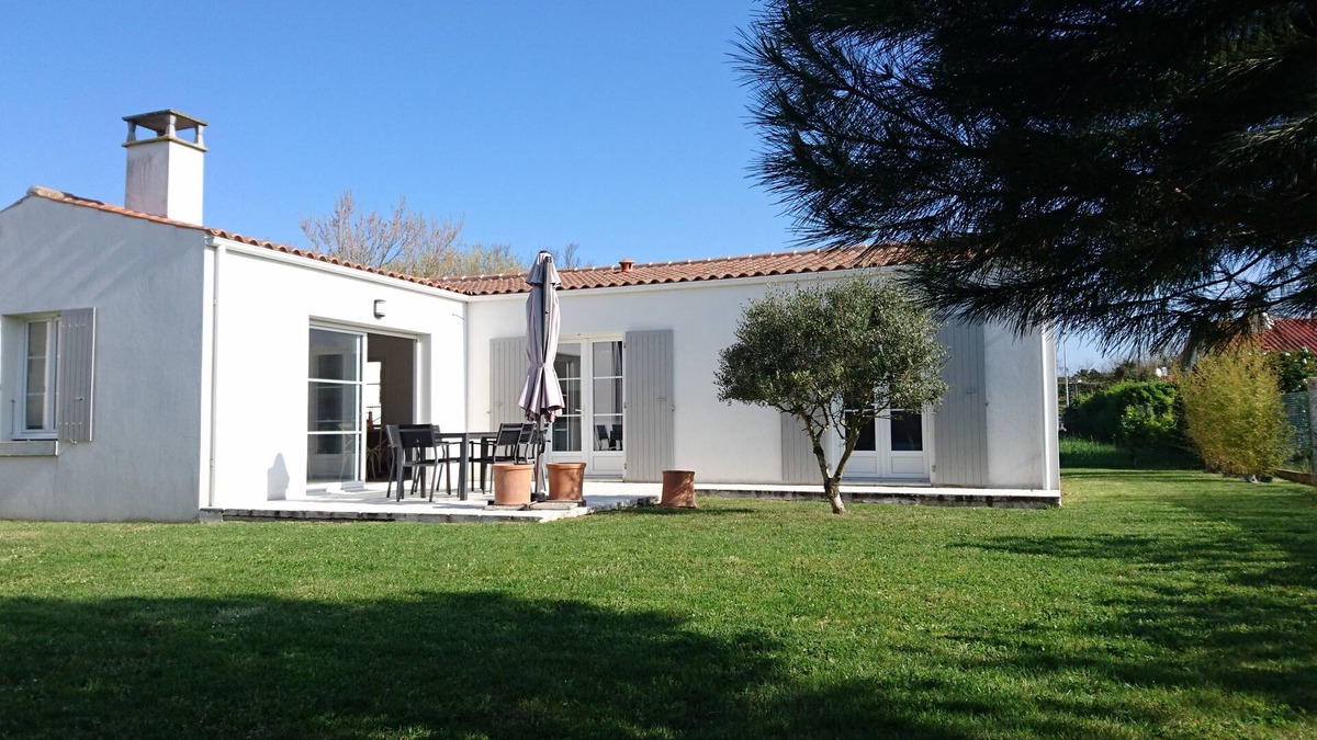 La Bree-les-Bains House | Villa Loti at La-Brée-Les-Bains - FR5SNARN
