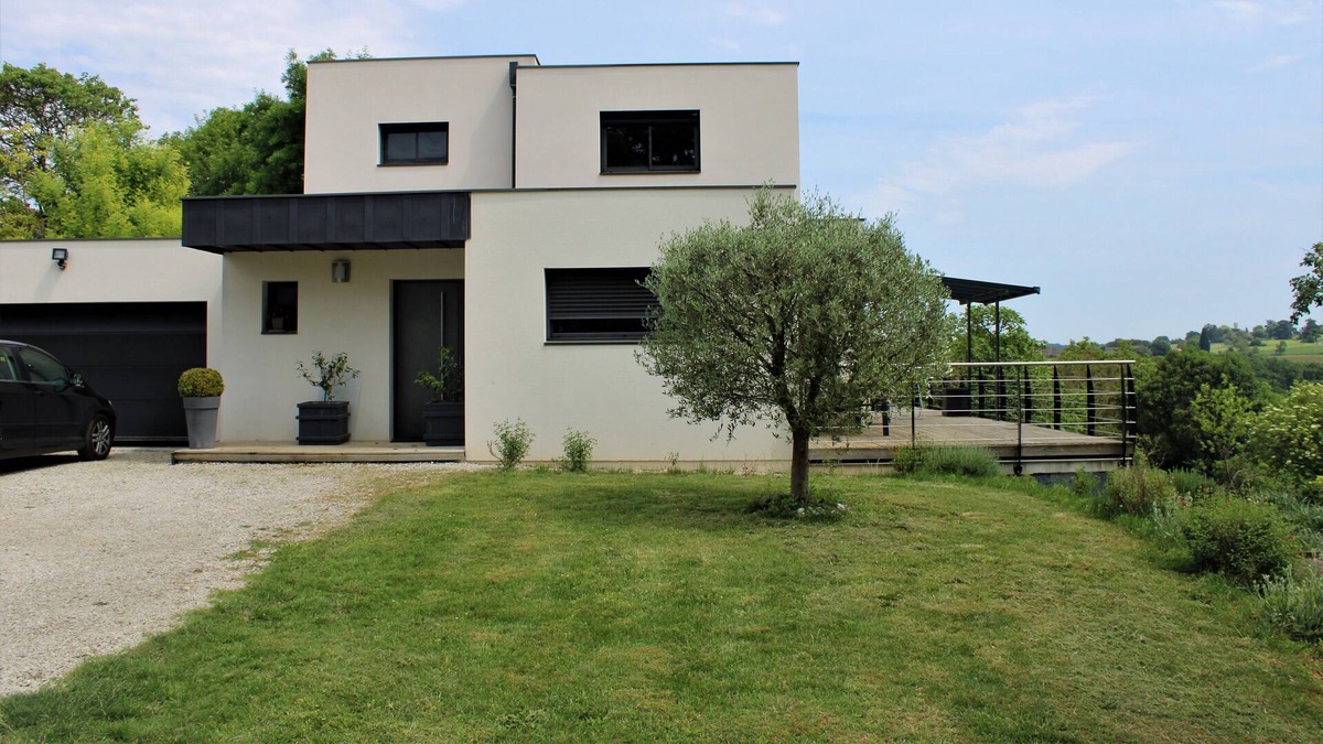 Carlus Villa | Villa Loucla