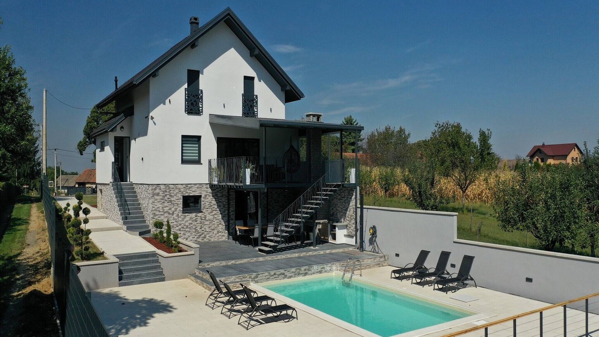Ludbreg Villa | Villa Luana - Four bedroom Villa with Terrace and swimming pool