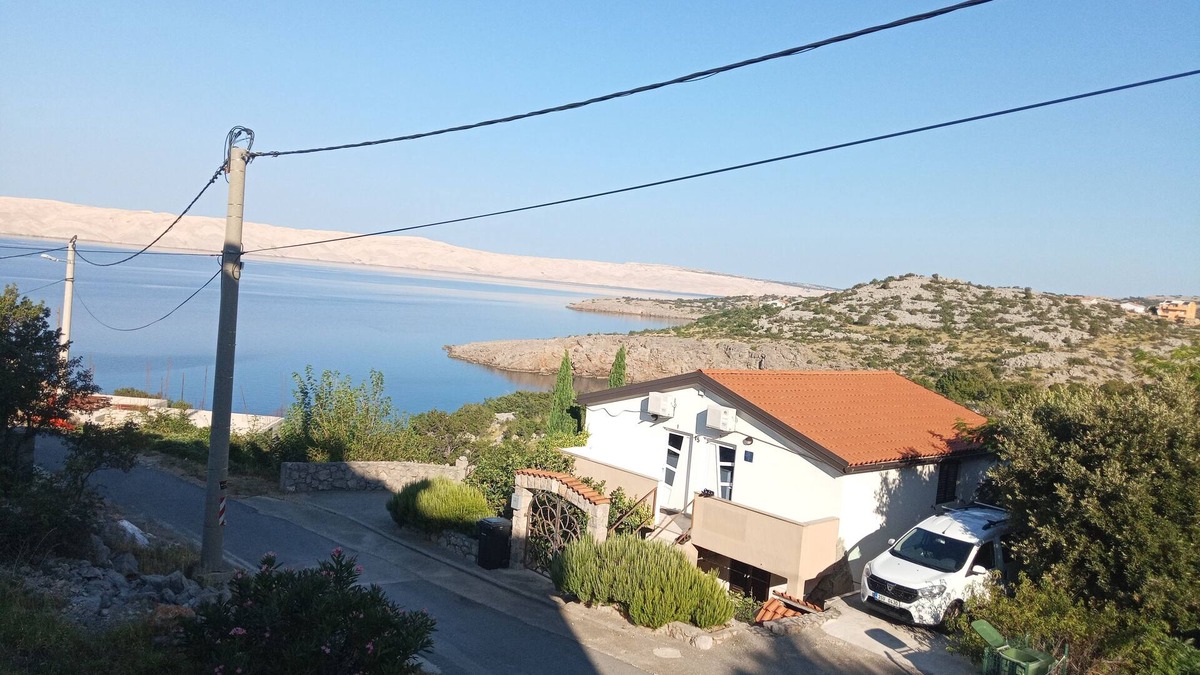 Cesarica Apartment | Villa Luce. New Spacious apartment 70 m from the sea, with sea view at Karlobag.