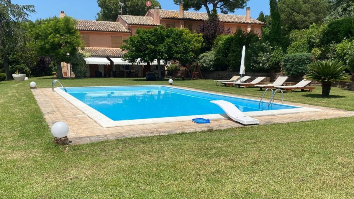 Sirolo Villa | Villa Luce - Sirolo, wonderful villa with swimming pool in the Conero park