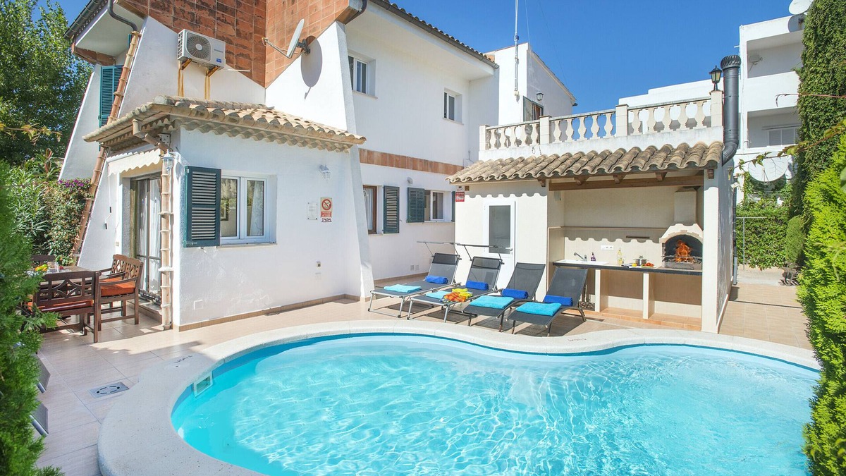 Urbanitzacio Gotmar Villa | VILLA LUCETA - 15 MIN WALK TO THE BEACH