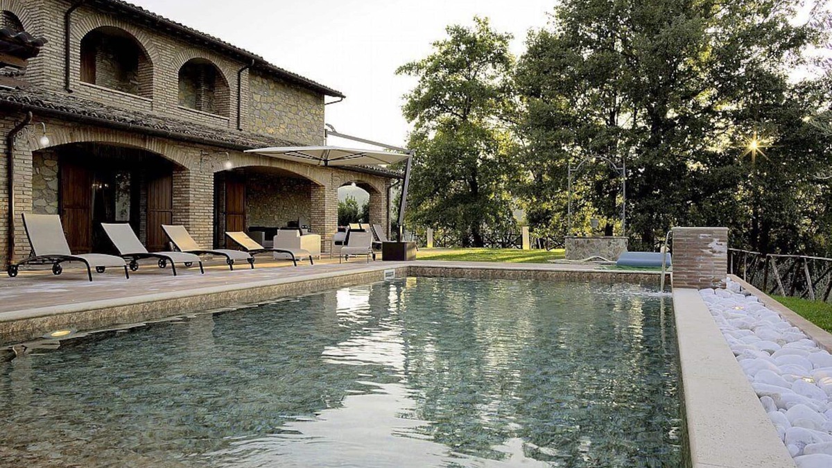 Valtopina Villa | Villa Lucinda: An elegant and welcoming two-story villa situated in a quiet location, surrounded by a wonderful garden, with Free WI-FI.