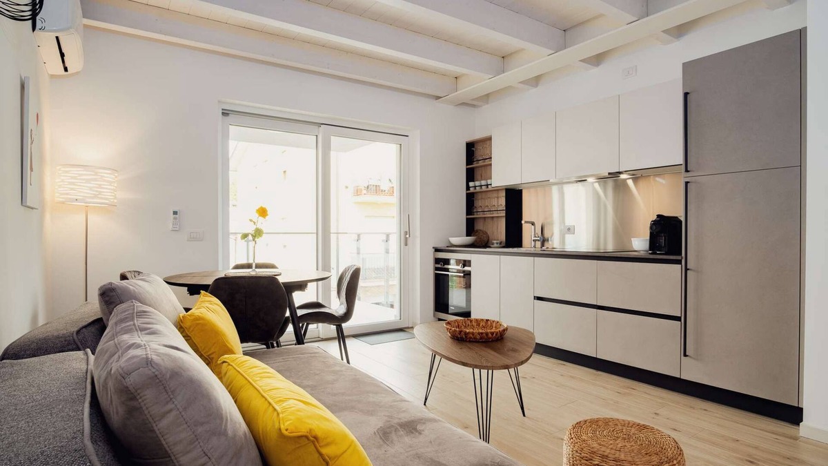 Bardolino Apartment | πVilla Luisa - Bella Casa π | Modern Elegance in the Heart of Bardolino