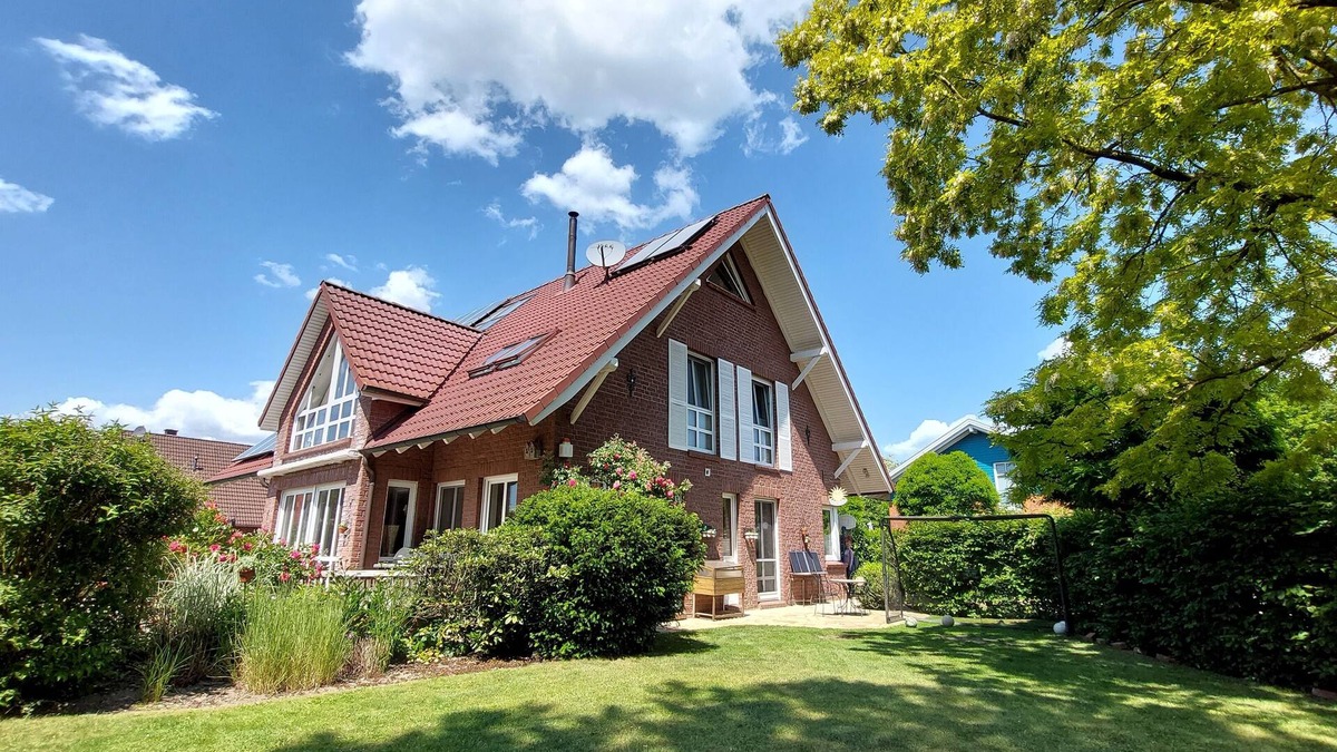 Drage House | Villa Lumina holiday home on the outskirts of Hamburg