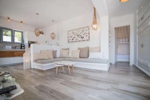 Stelida Villa | Villa Luna Bianca, located in Stelida Naxos area.