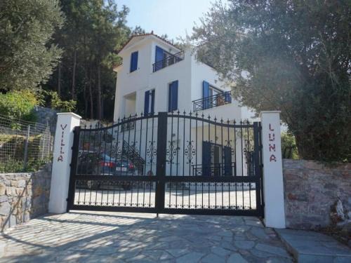 Avlakia Villa | Villa Luna Home