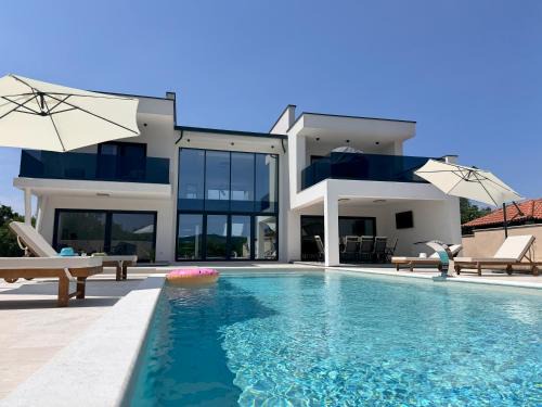 Strmac Villa | Villa Lustria